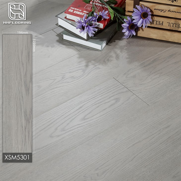 พื้นไม้โอ๊คที่ได้รับการออกแบบทางวิศวกรรม