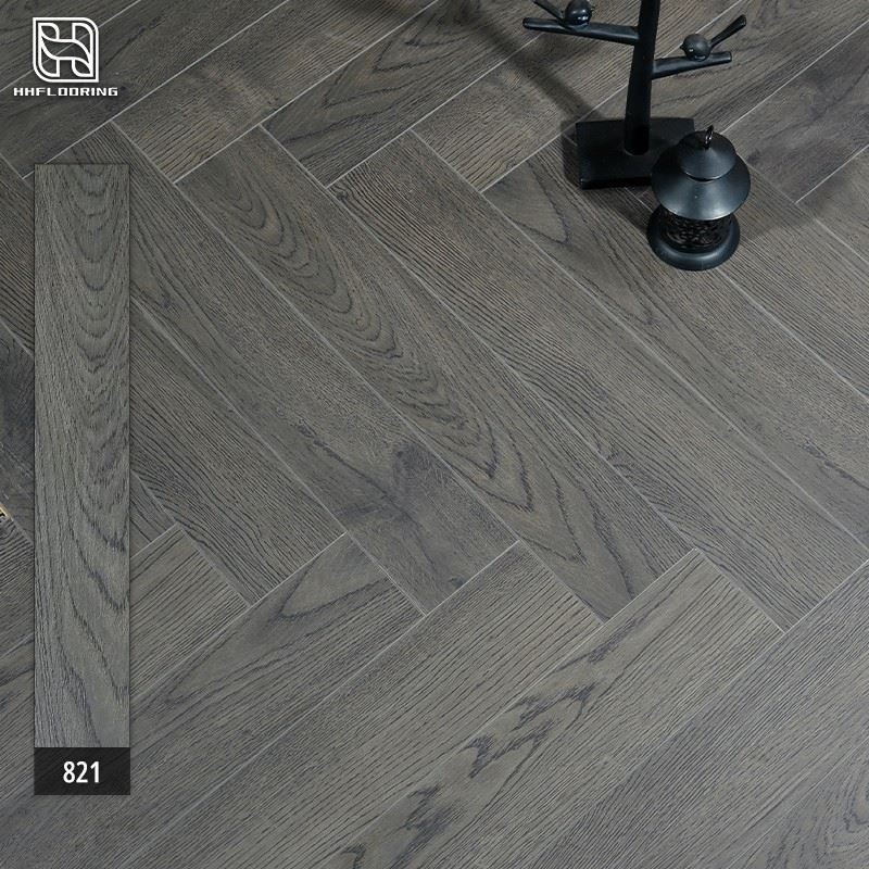 พื้นไม้ลามิเนตสีเทาก้างปลา